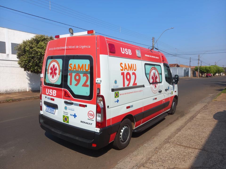Foto 3 de 5 — Grave: acidente envolvendo caminhão e motocicleta deixa duas pessoas feridas em Araraquara